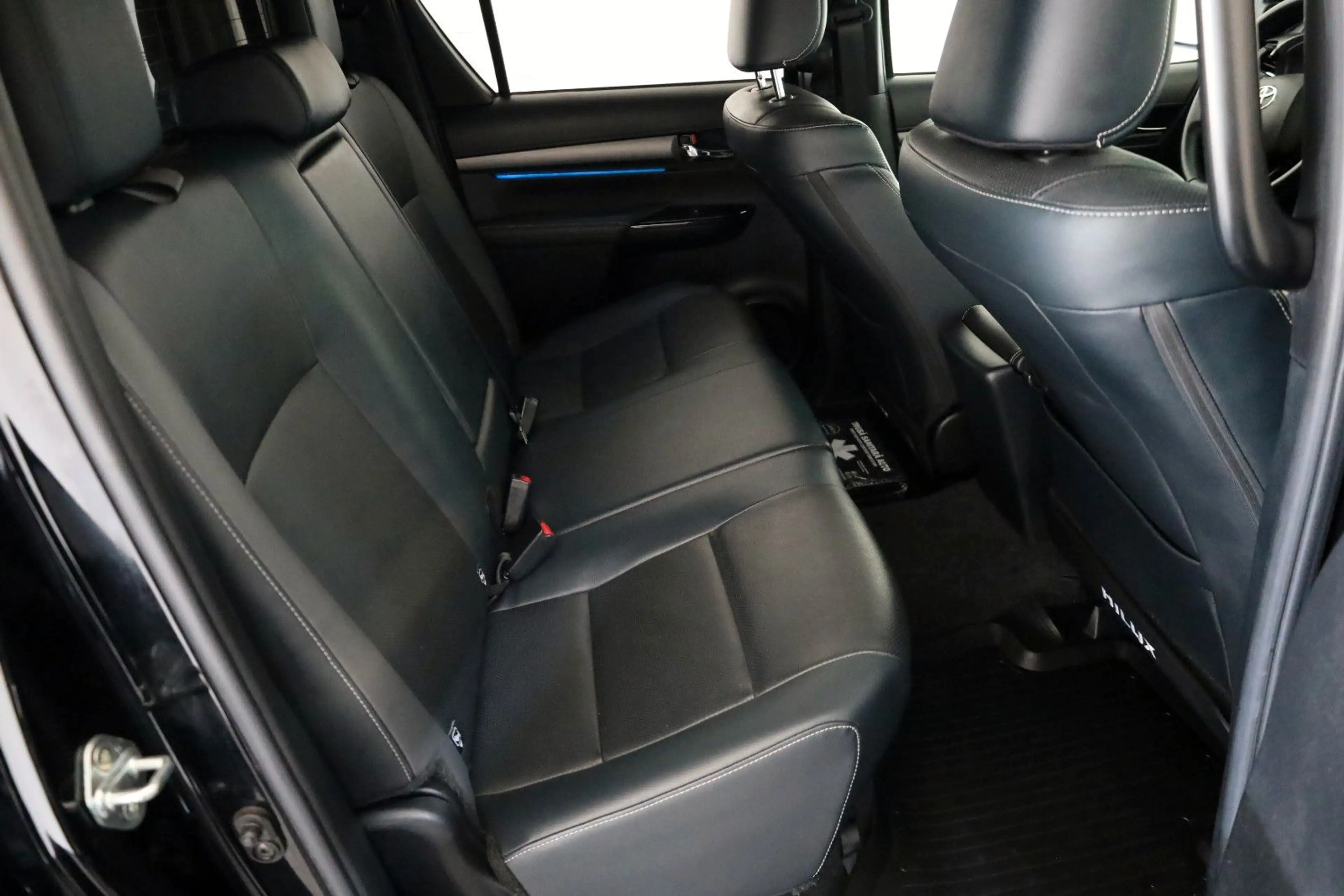 Toyota Hilux 2.8D-4D Invincible,Kamera,CarP,HardTop,AHK — photo 6