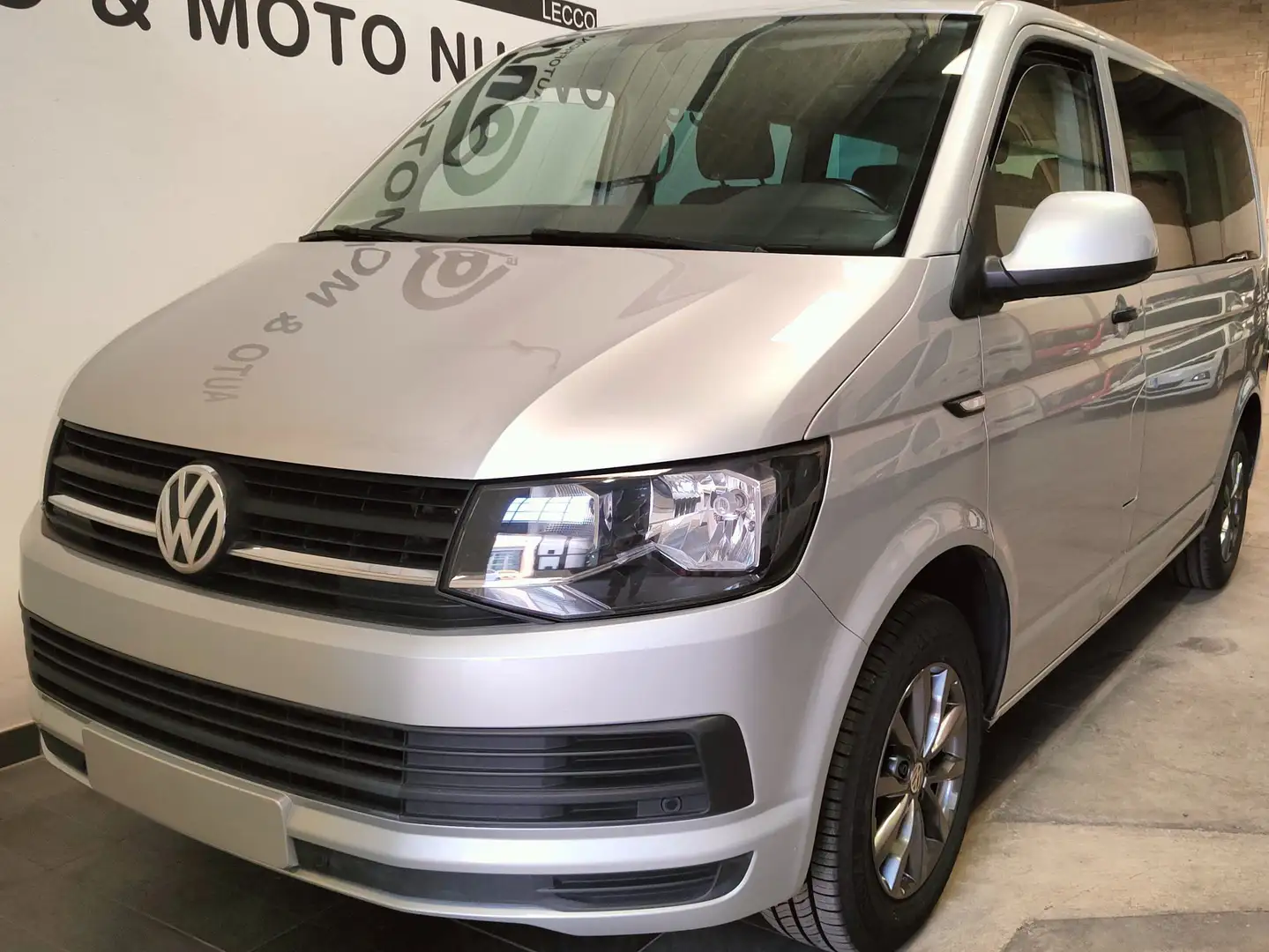 Volkswagen T6 Multivan 2.0TDI 150CV TRENDLINE EURO6B Argento - 2