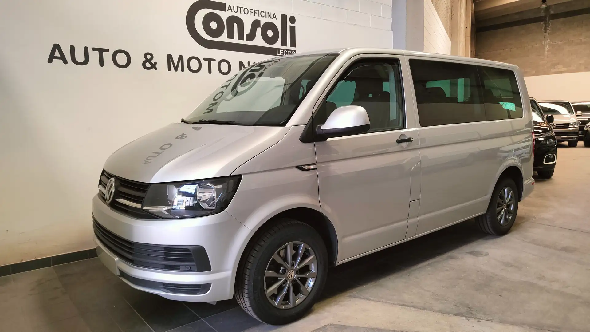Volkswagen T6 Multivan 2.0TDI 150CV TRENDLINE EURO6B Argento - 1