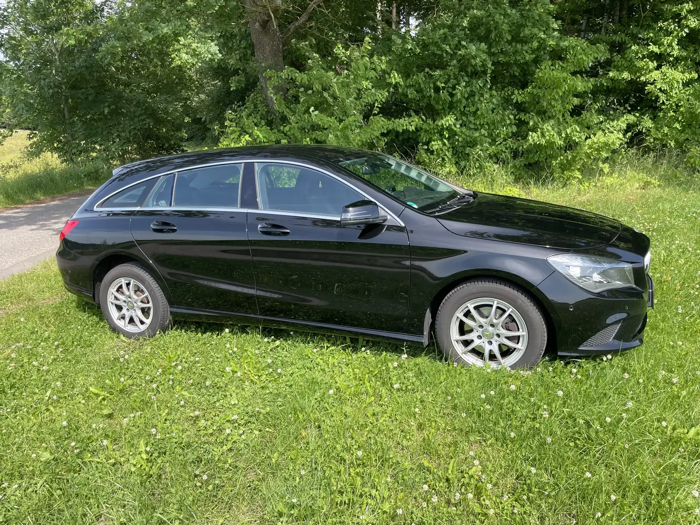 Mercedes-Benz CLA 180 Shooting Brake - 2
