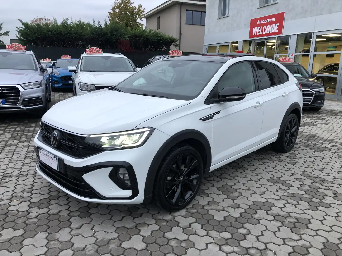 Volkswagen Taigo Taigo 1.0 tsi R-Line 110cv dsg NEOPATENTATI Bianco - 2