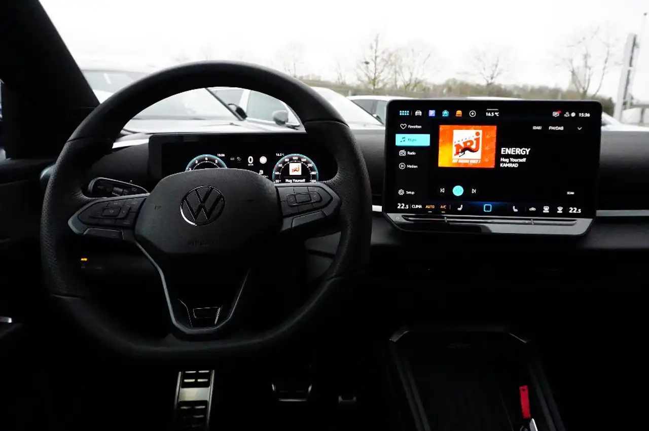 Volkswagen T-Roc R-Line"Black Style"1.5 l TSI 7-Gang-DSG Navi,ACC 19