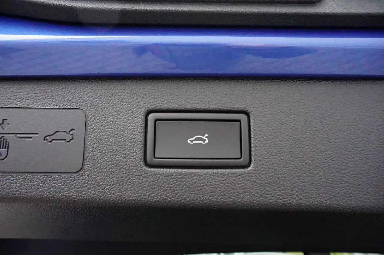 Volkswagen T-Roc R-Line"Black Style"1.5 l TSI 7-Gang-DSG Navi,ACC 12