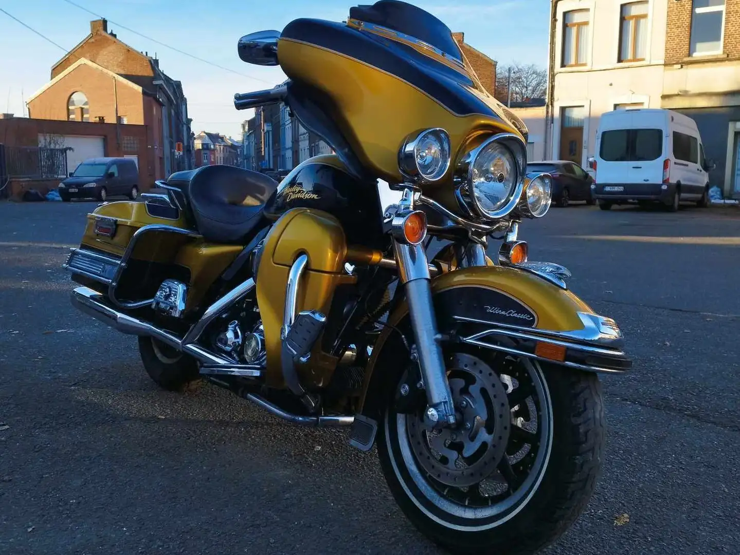Harley-Davidson Electra Glide Galben - 1