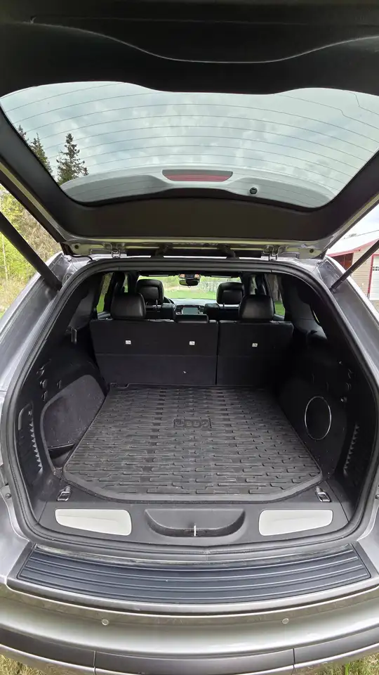 Jeep Grand Cherokee снимка Jeep Grand Cherokee