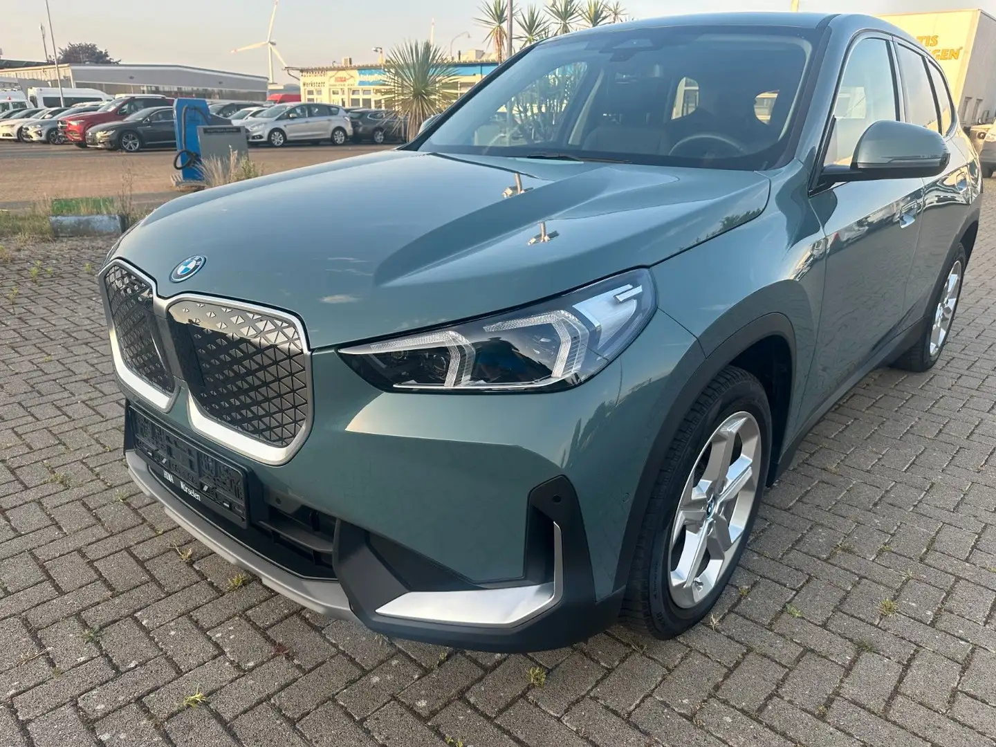 BMW iX1 Baureihe iX1 20 eDrive Vert - 1