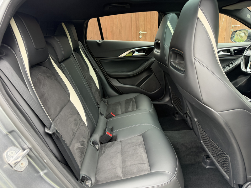 Infiniti Q30 S 1.6 Turbo Sport DCT *CAM*CRUISE*PANO* — photo 11