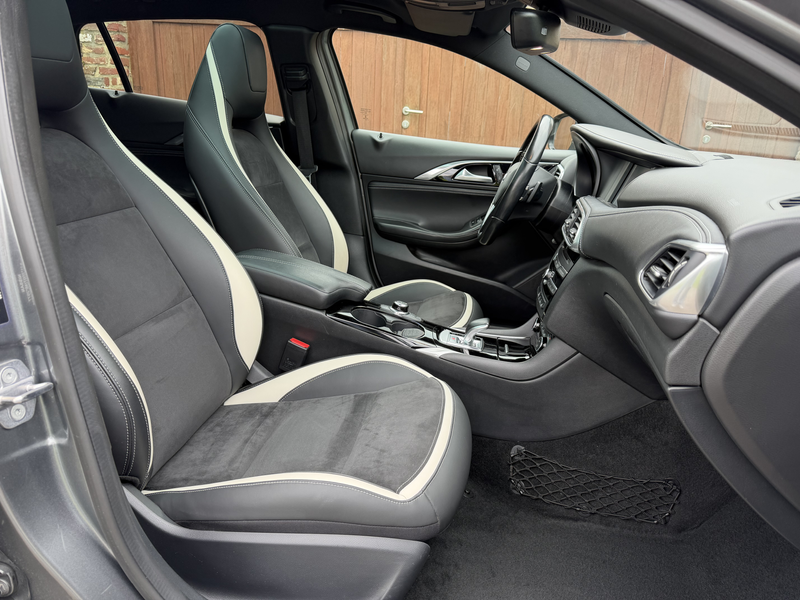 Infiniti Q30 S 1.6 Turbo Sport DCT *CAM*CRUISE*PANO* — photo 9