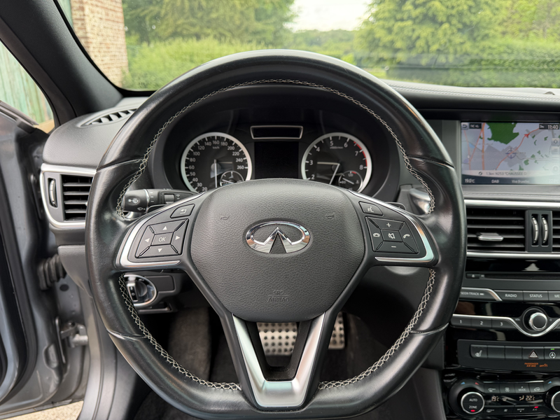 Infiniti Q30 S 1.6 Turbo Sport DCT *CAM*CRUISE*PANO* — photo 13