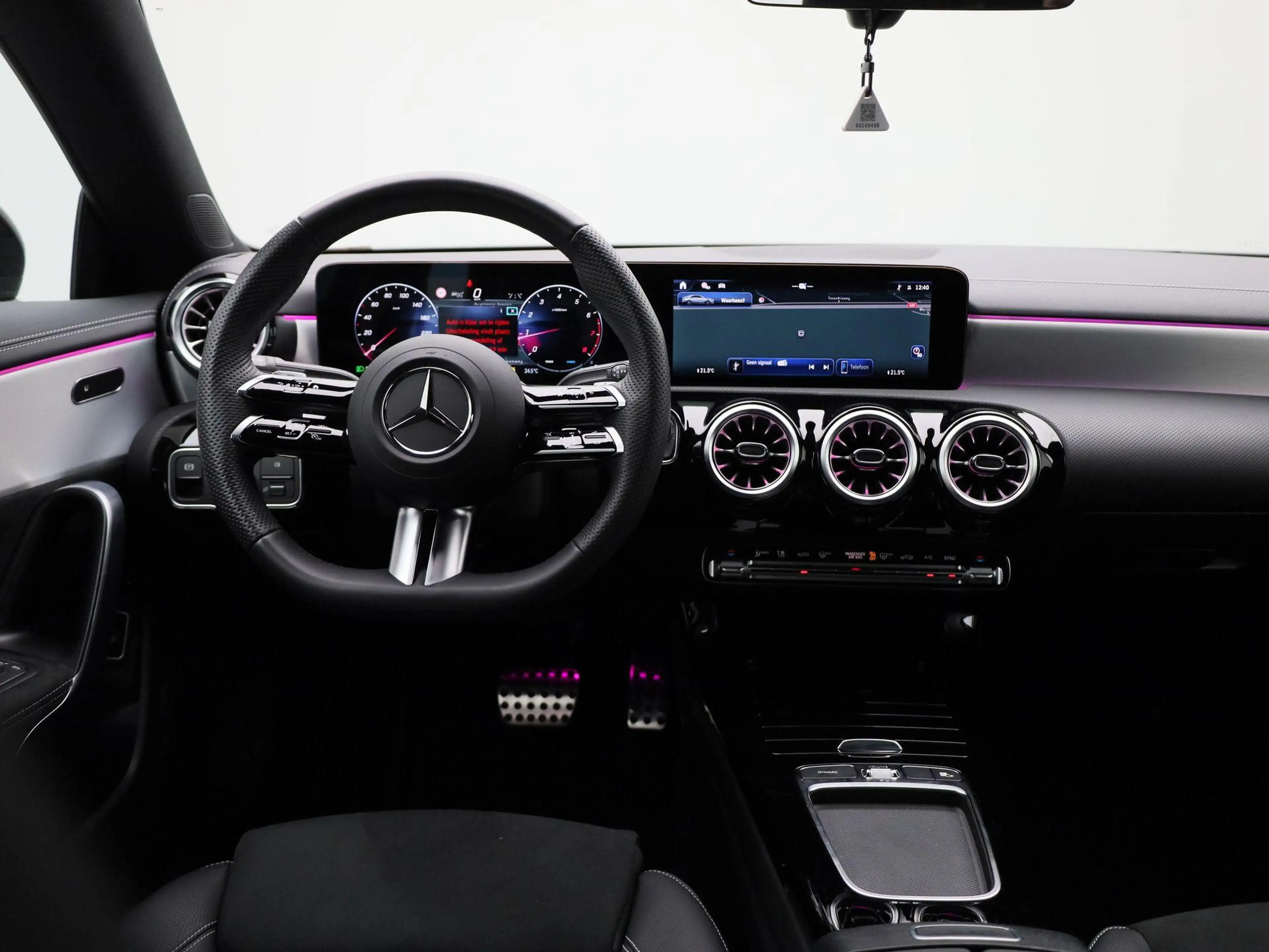 Mercedes-Benz CLA 200 AMG Line + 19 INCH + CAMERA + LED + 200 — photo 7