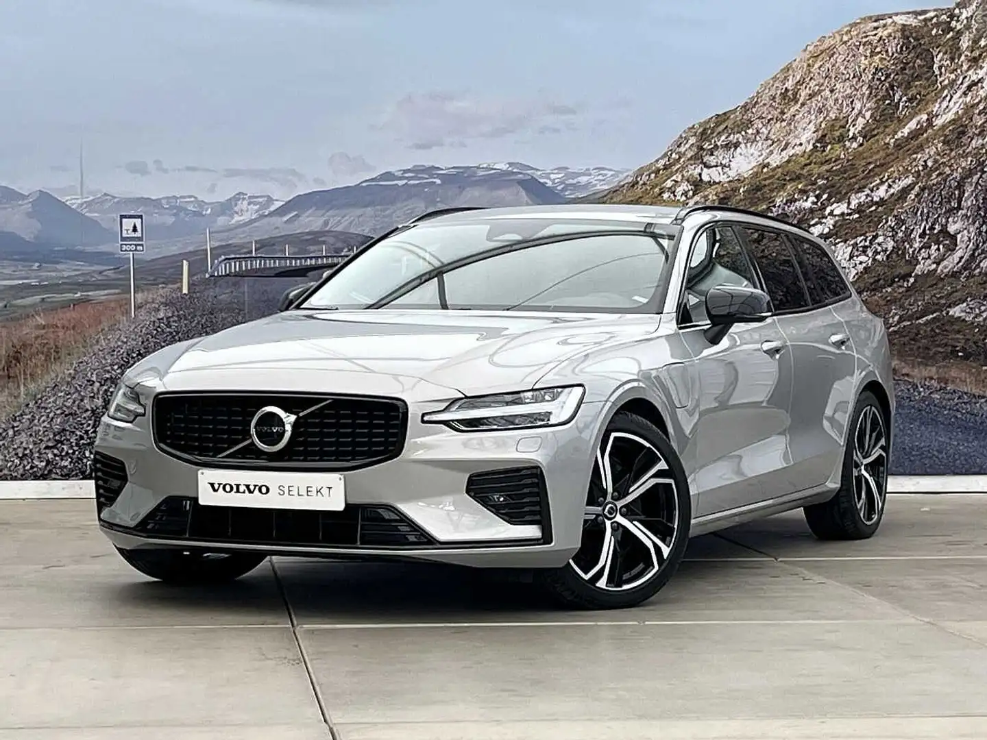 Volvo V60 T6 PLUS DARK - ACC - BLIS - H&K Zilver - 1