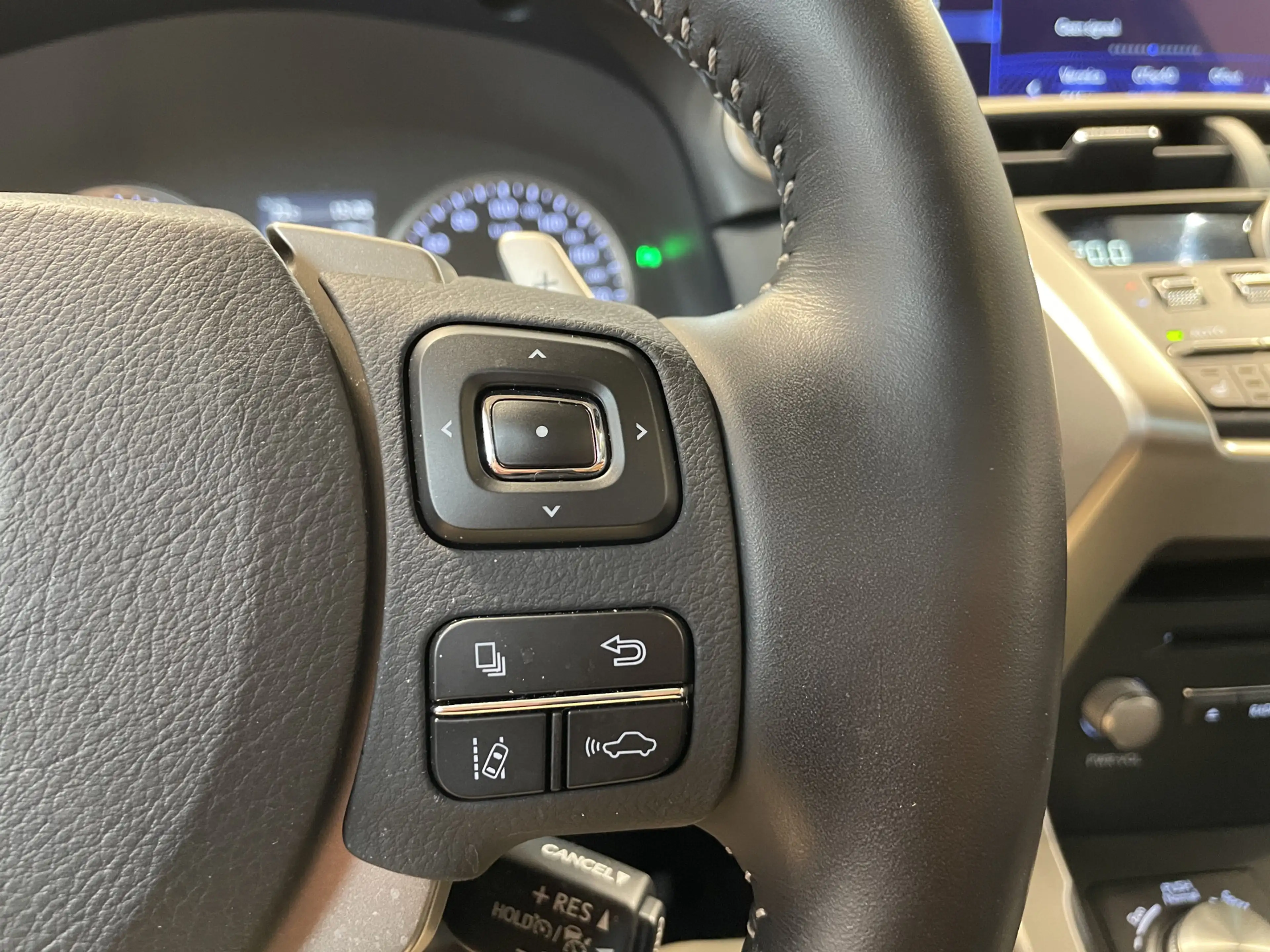 Lexus NX 300h AWD President Line | Mark Levinson | LED koplampen — photo 11