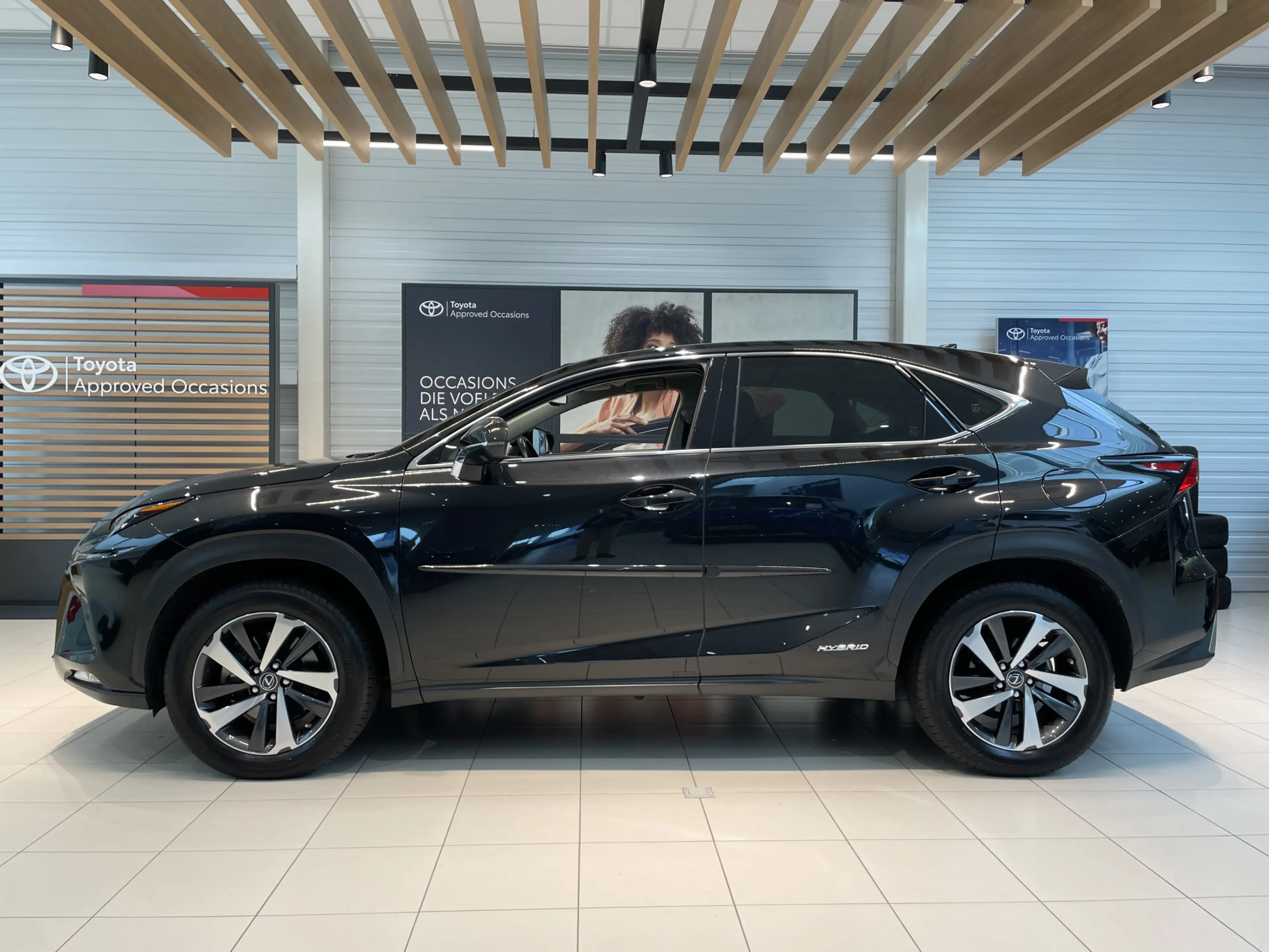 Lexus NX 300h AWD President Line | Mark Levinson | LED koplampen — photo 3