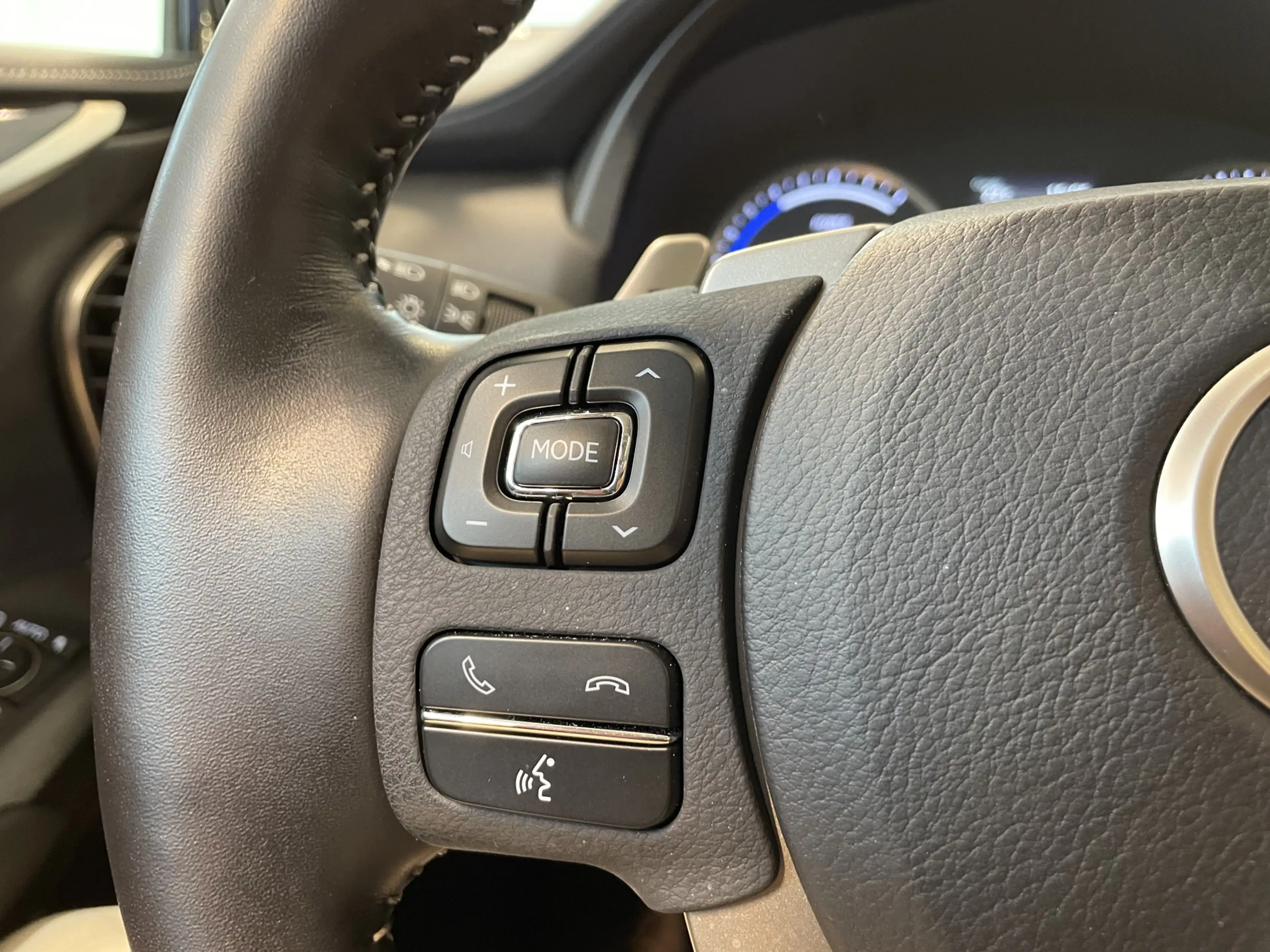 Lexus NX 300h AWD President Line | Mark Levinson | LED koplampen — photo 12