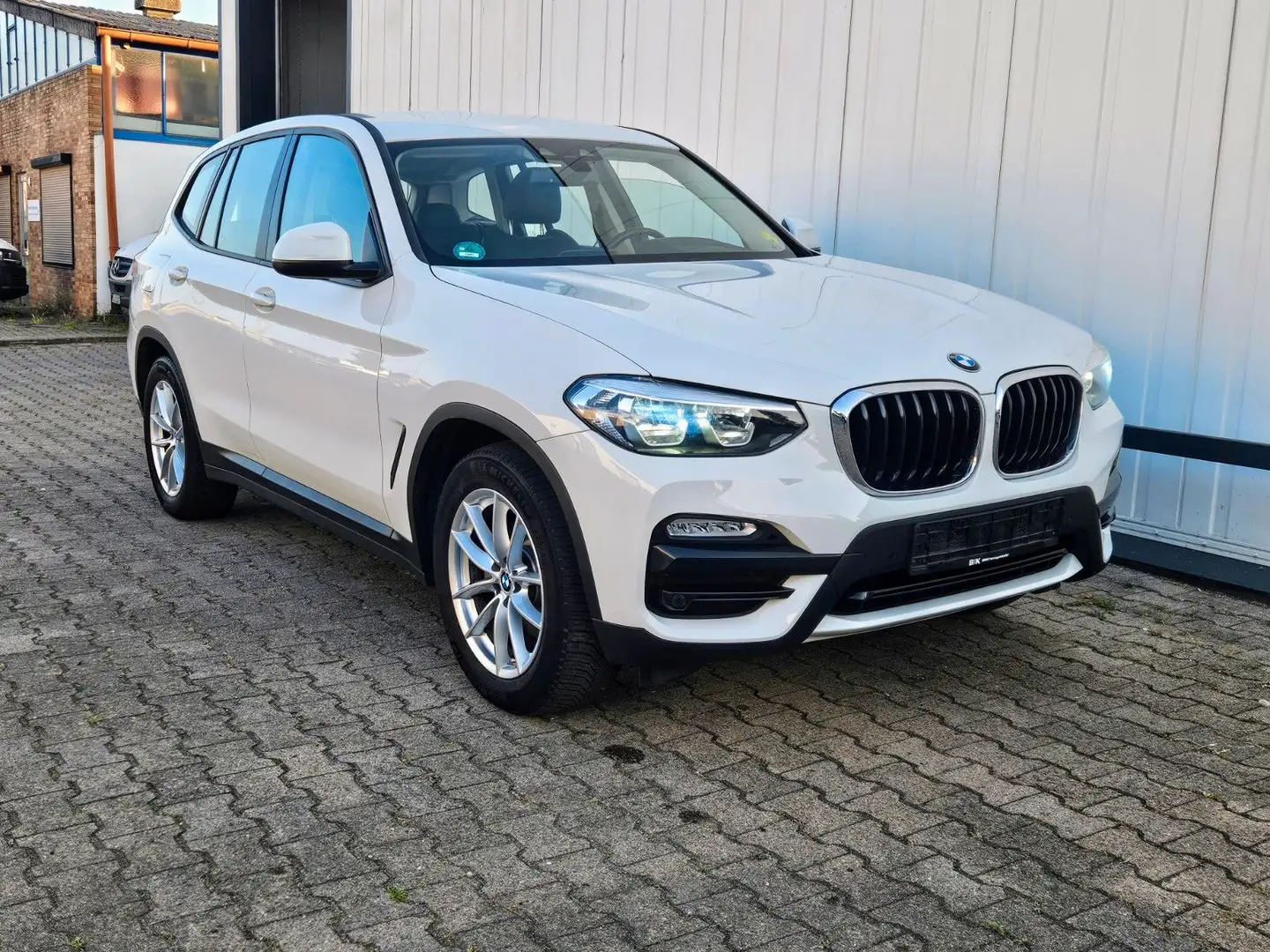 BMW X3 xDrive 20d *NAVI*LED*AHK*HiFi*LENKRADHEIZUNG Weiß - 2