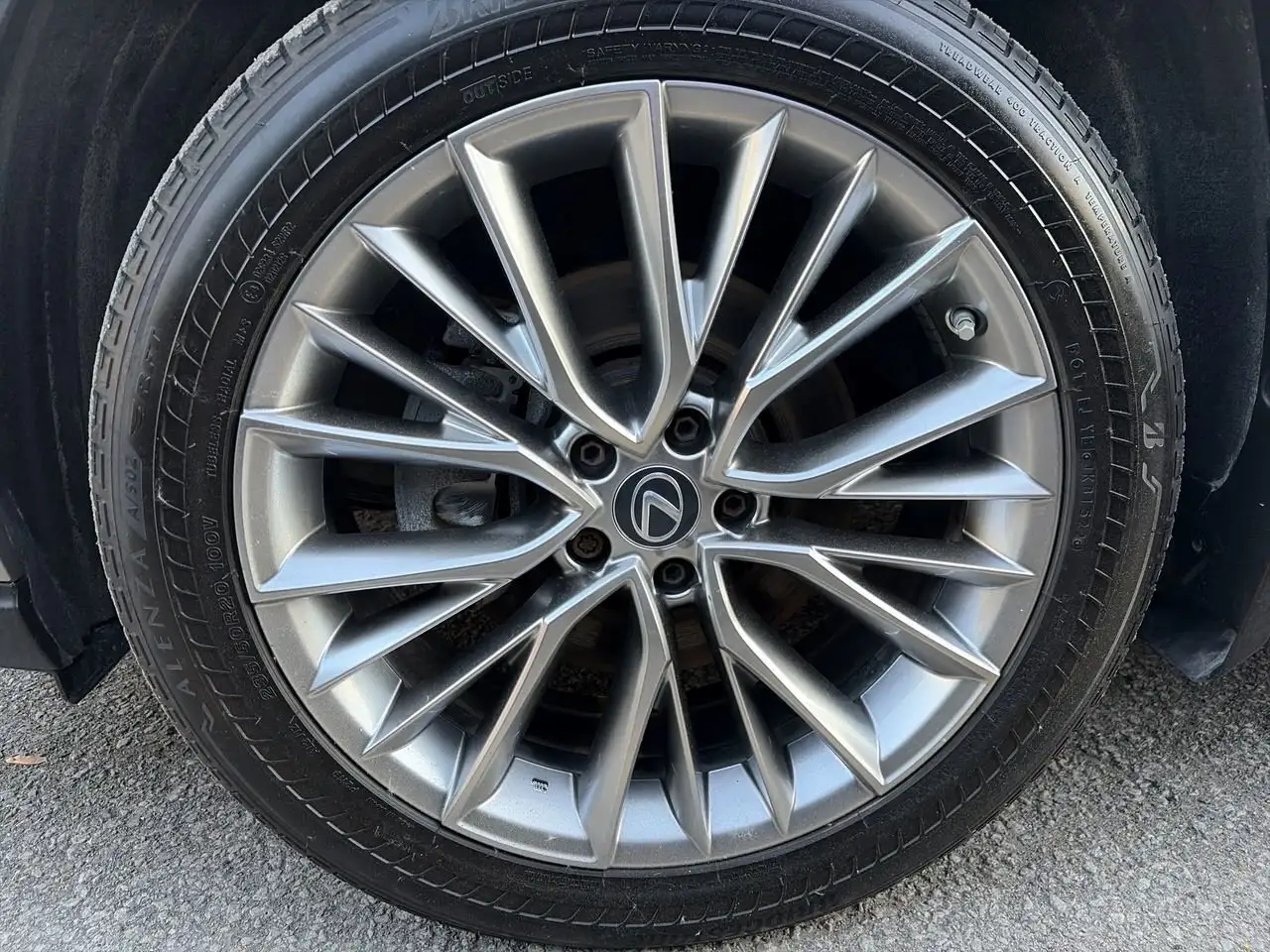 Lexus NX снимка Lexus NX