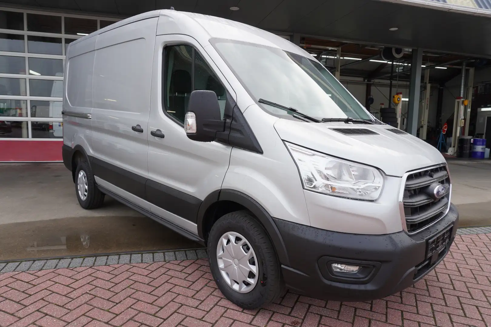 Ford Transit 350M 2.0 TDCI 165pk L2H2 Trend Automaat Schuifdeur Grijs - 2