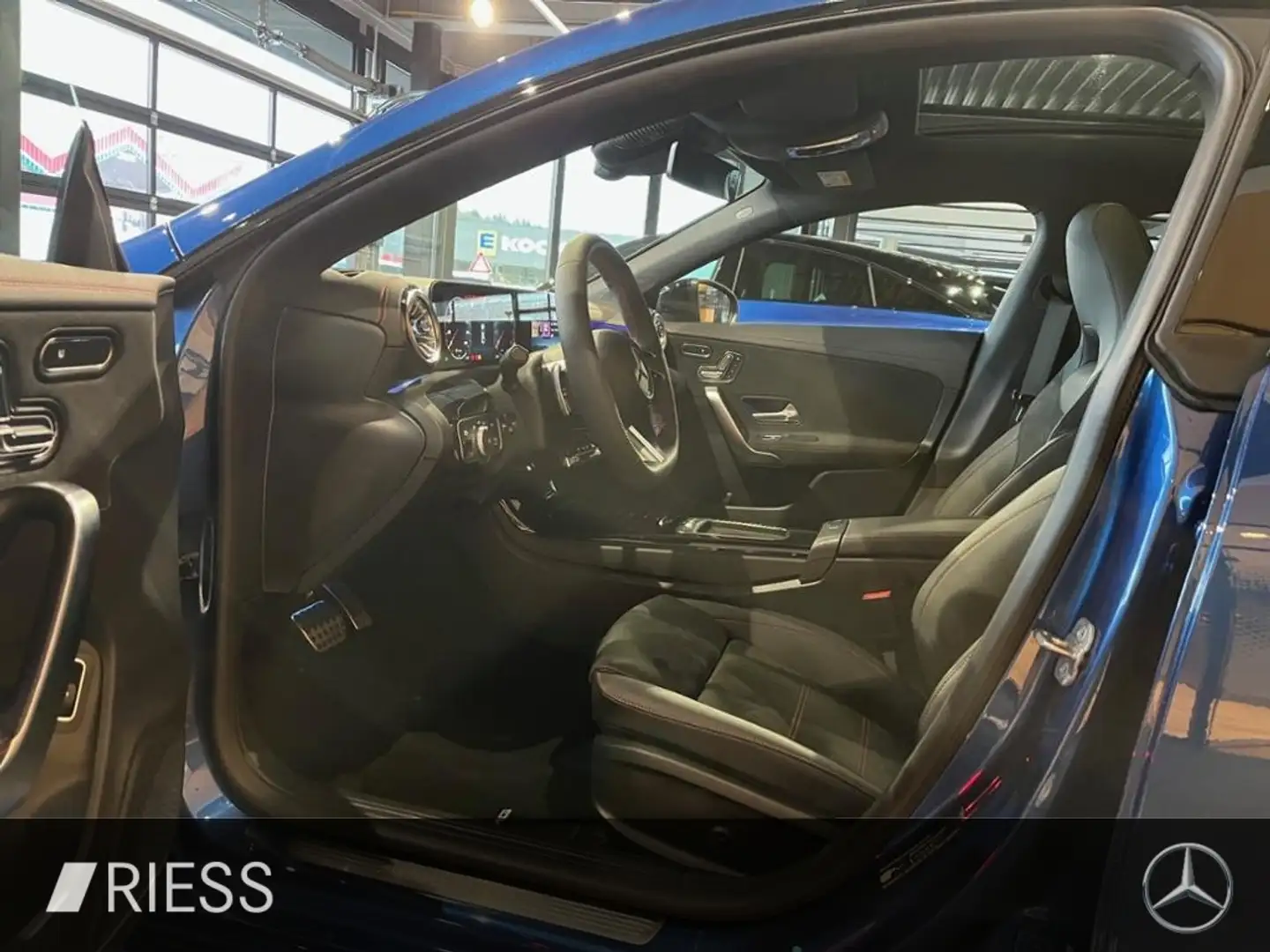 Mercedes-Benz CLA 200 Coupé AMG+AHK+PANO+360+DISTRONIC+KEYLESS Blau - 2