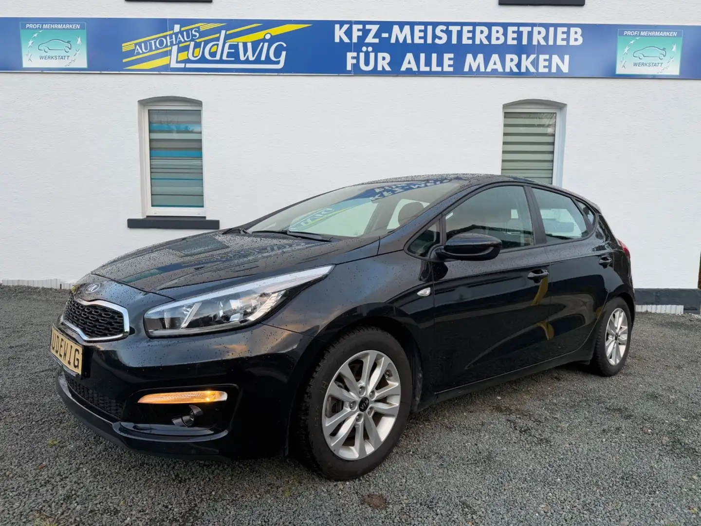 Kia Ceed / cee'd 1.4 Tüv neu*8-fach Bereift*Lenkradheizung* Schwarz - 1