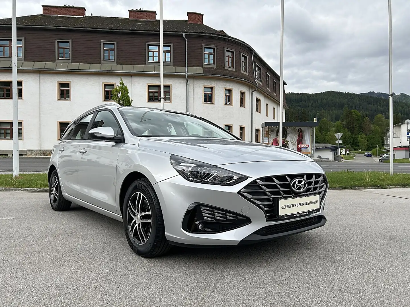 Hyundai i30 CW 1,0 T-GDI i-Line Plus Silber - 2