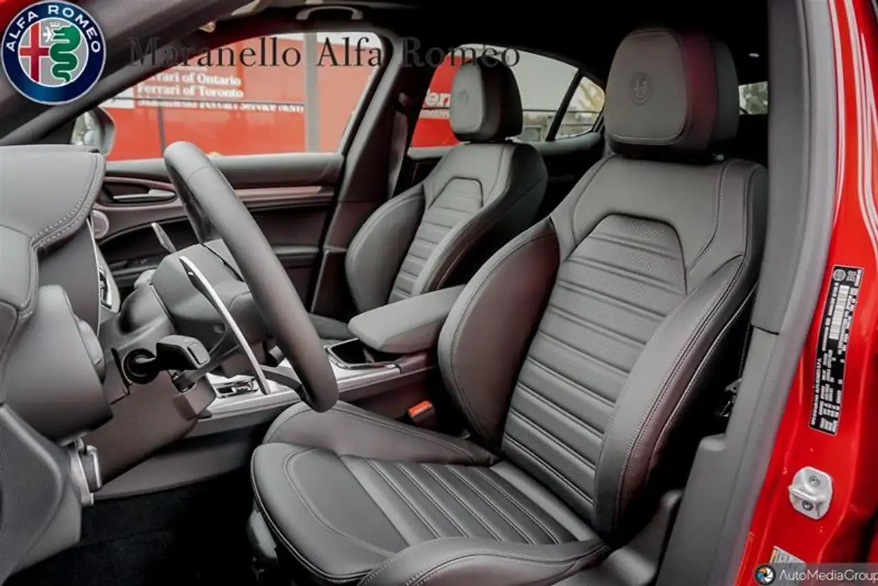 Alfa Romeo Stelvio снимка Alfa Romeo Stelvio