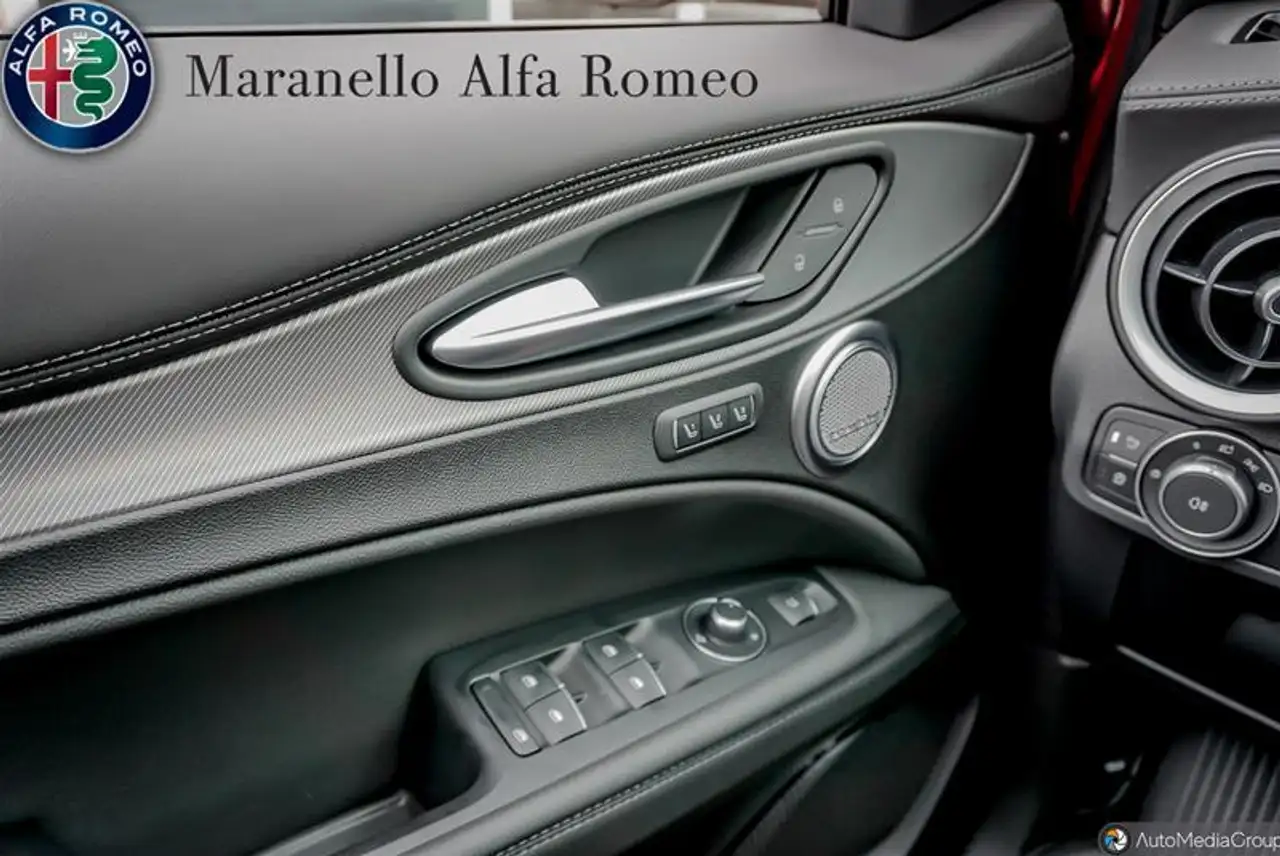 Alfa Romeo Stelvio снимка Alfa Romeo Stelvio