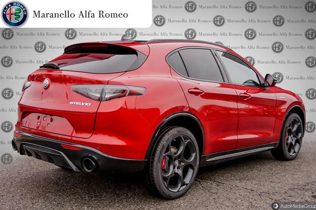 Alfa Romeo Stelvio снимка Alfa Romeo Stelvio