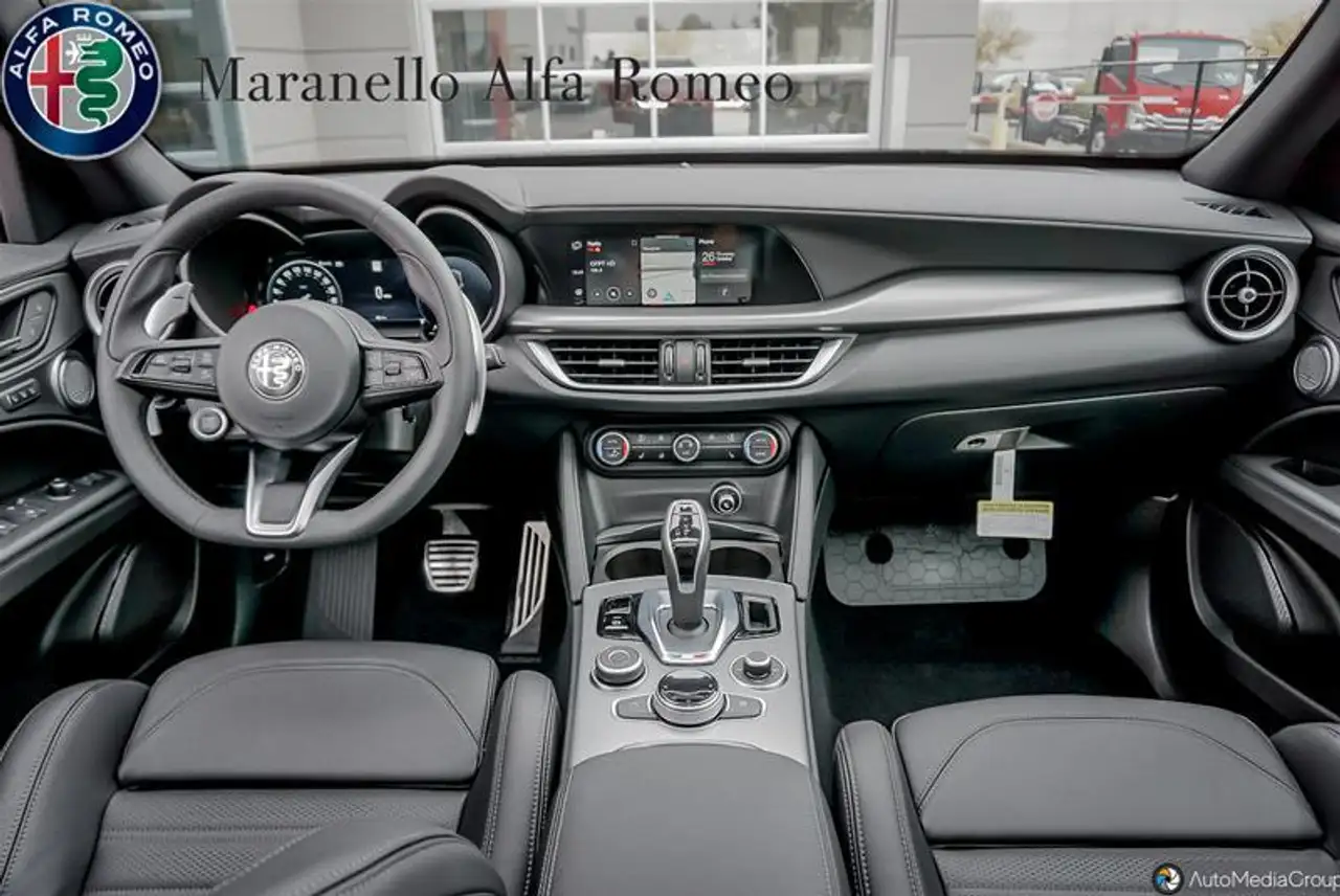 Alfa Romeo Stelvio снимка Alfa Romeo Stelvio