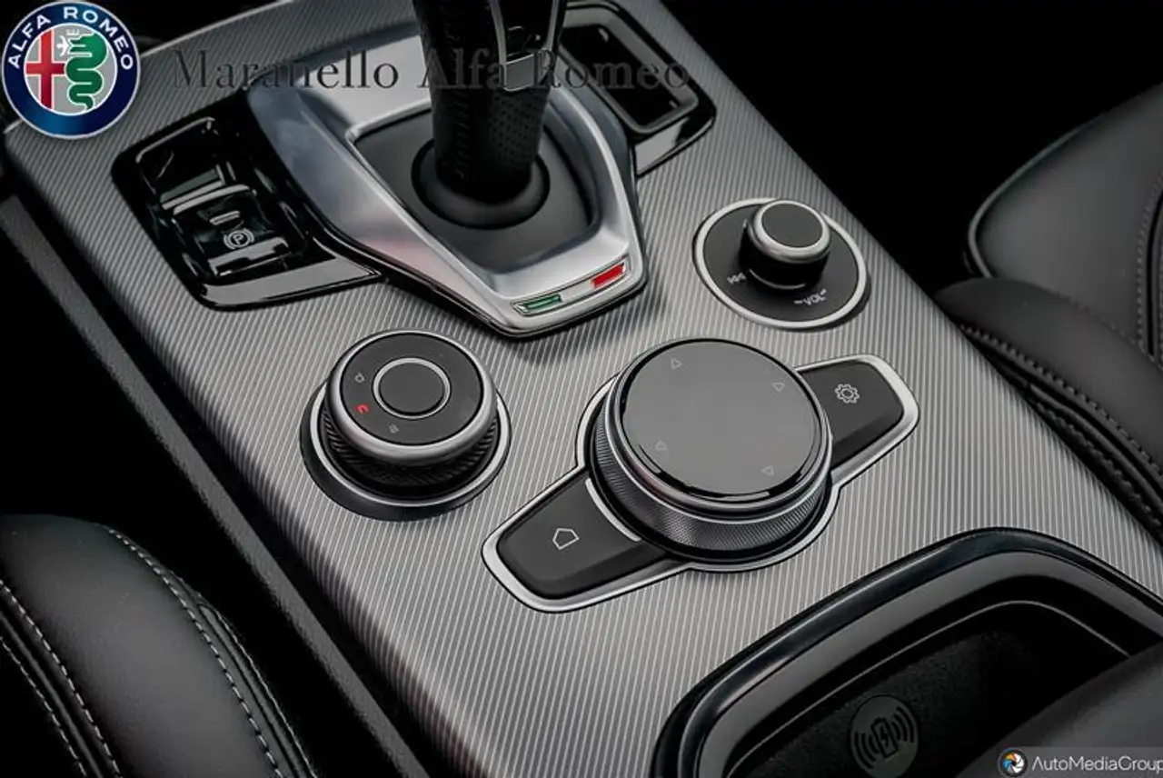 Alfa Romeo Stelvio снимка Alfa Romeo Stelvio