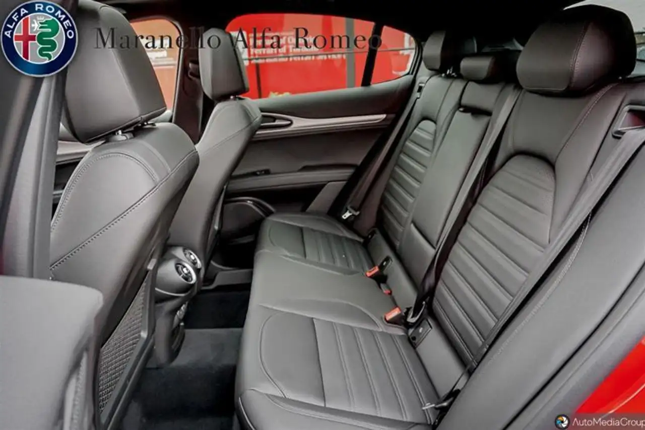 Alfa Romeo Stelvio снимка Alfa Romeo Stelvio