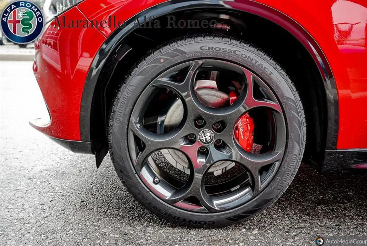 Alfa Romeo Stelvio снимка Alfa Romeo Stelvio