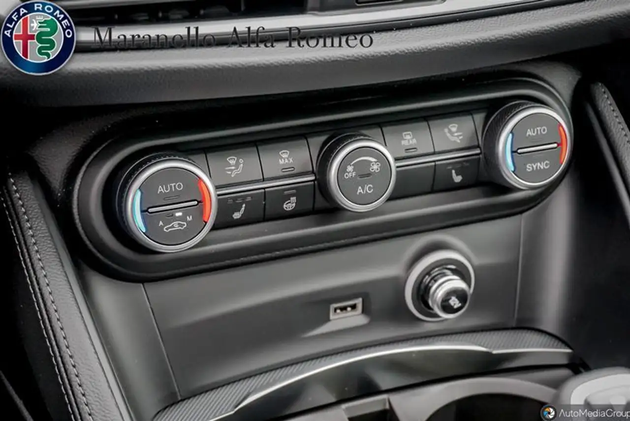 Alfa Romeo Stelvio снимка Alfa Romeo Stelvio