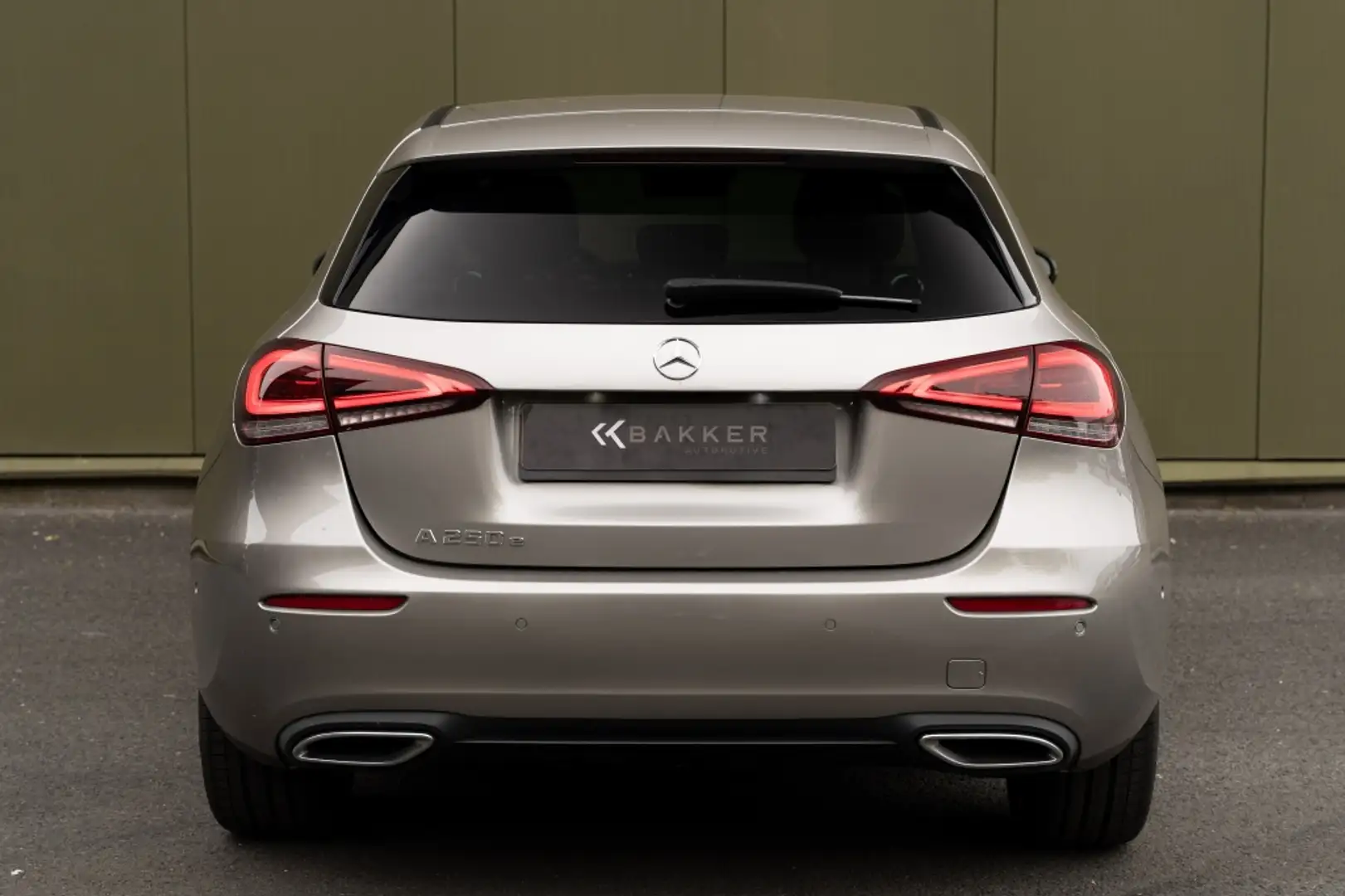 Mercedes-Benz A 250 e Premium Gris - 2