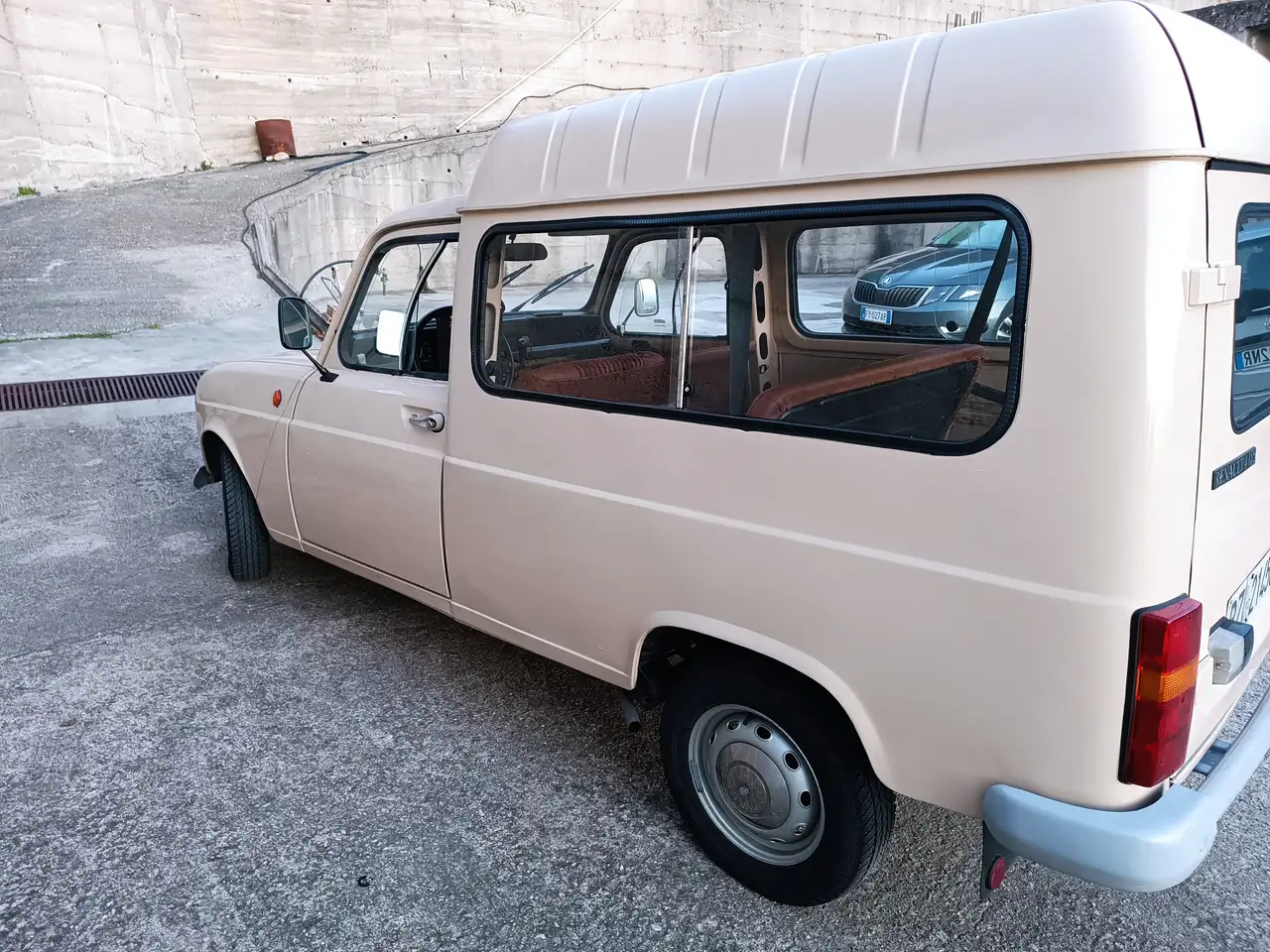 Renault R 4 F6 Furgonette, foto 4