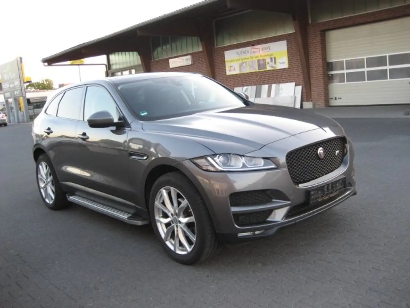 Jaguar F-Pace Pure Gris - 1