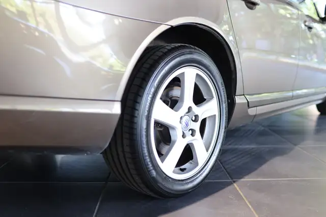 Volvo V70 view 7