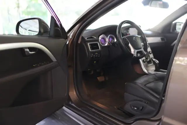 Volvo V70 view 9