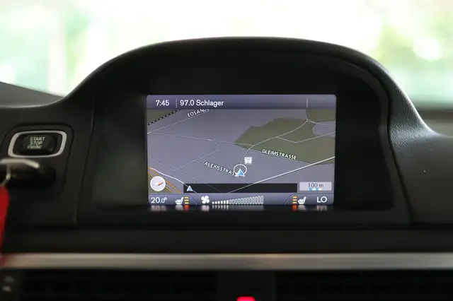 Volvo V70 view 15