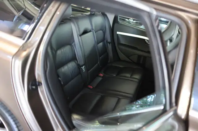 Volvo V70 view 13
