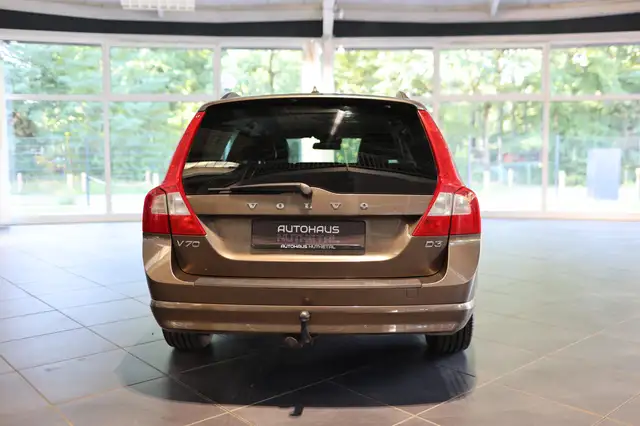 Volvo V70 view 5