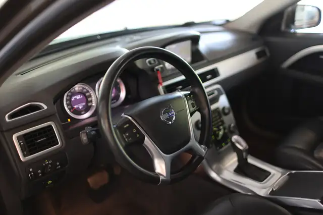 Volvo V70 view 10