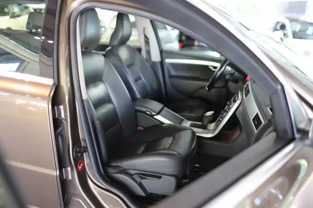 Volvo V70 view 12