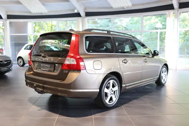 Volvo V70 view 6