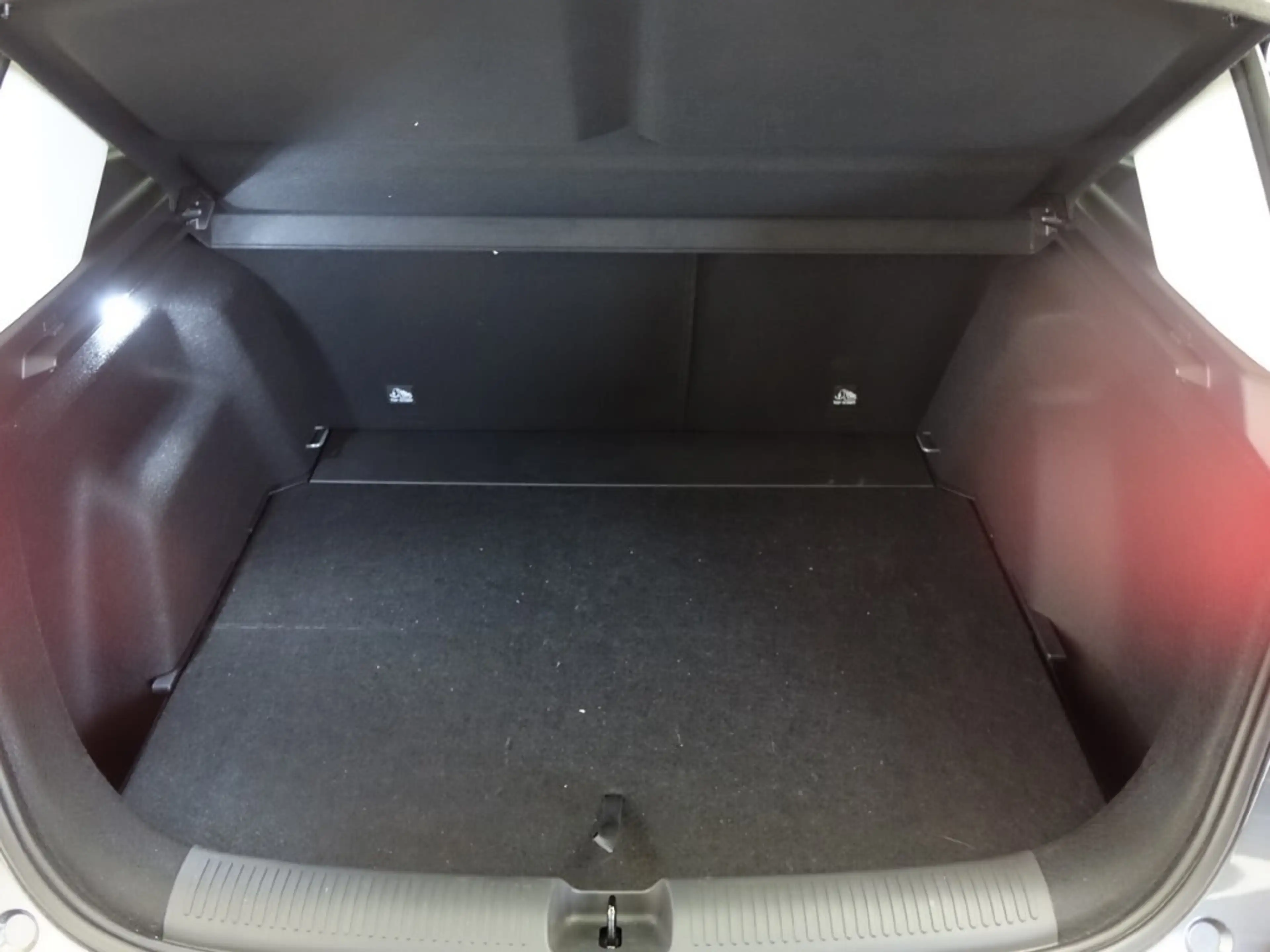 MG ZS 1.5 Hybrid+ Luxury *LED, NAVI, LEDER, RFK* — photo 13