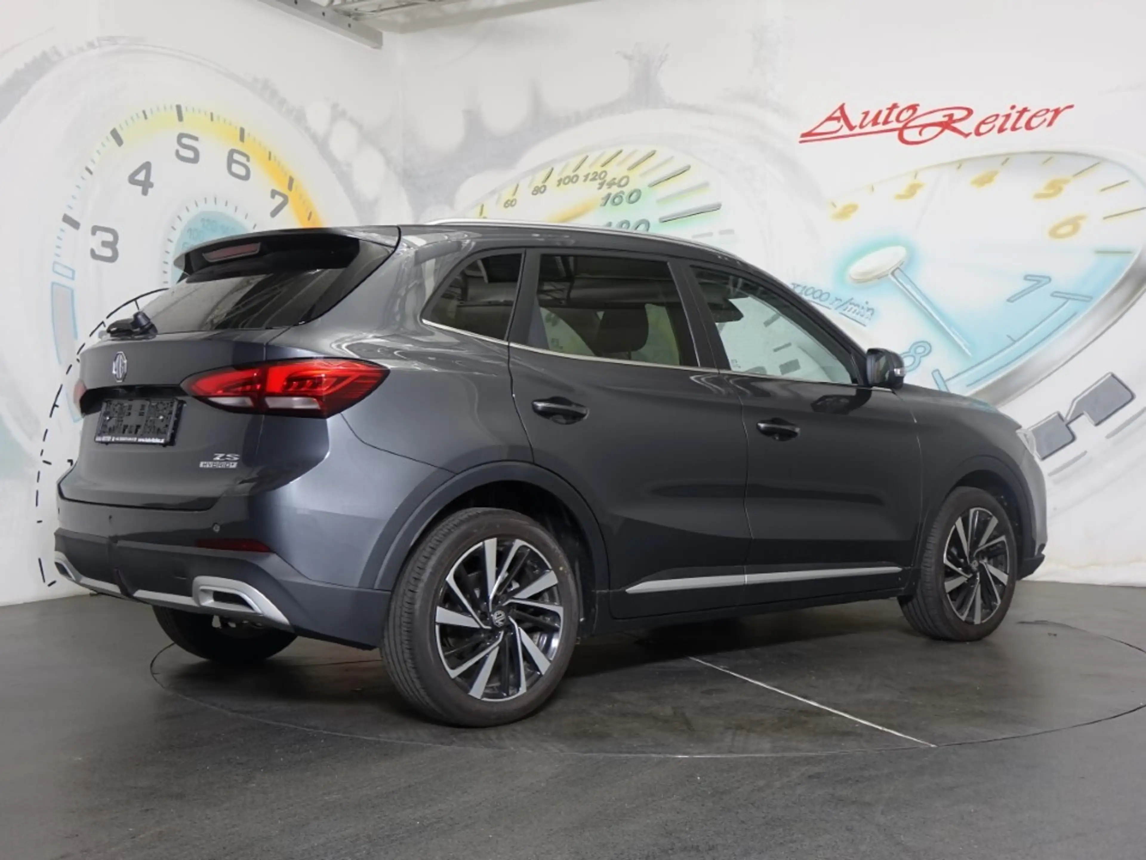 MG ZS 1.5 Hybrid+ Luxury *LED, NAVI, LEDER, RFK* — photo 4