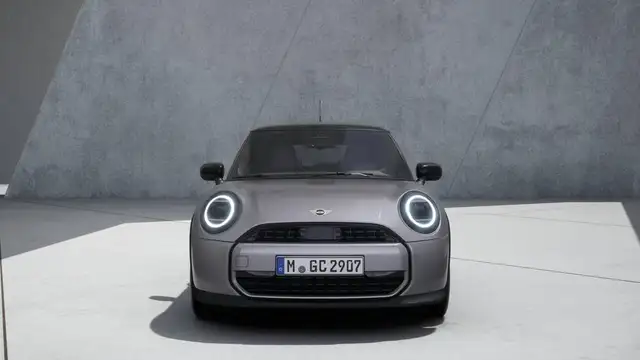 Mini Hatch view 4
