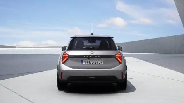 Mini Hatch view 6