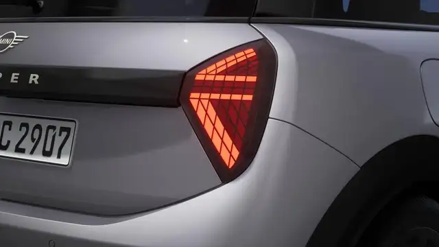 Mini Hatch view 9