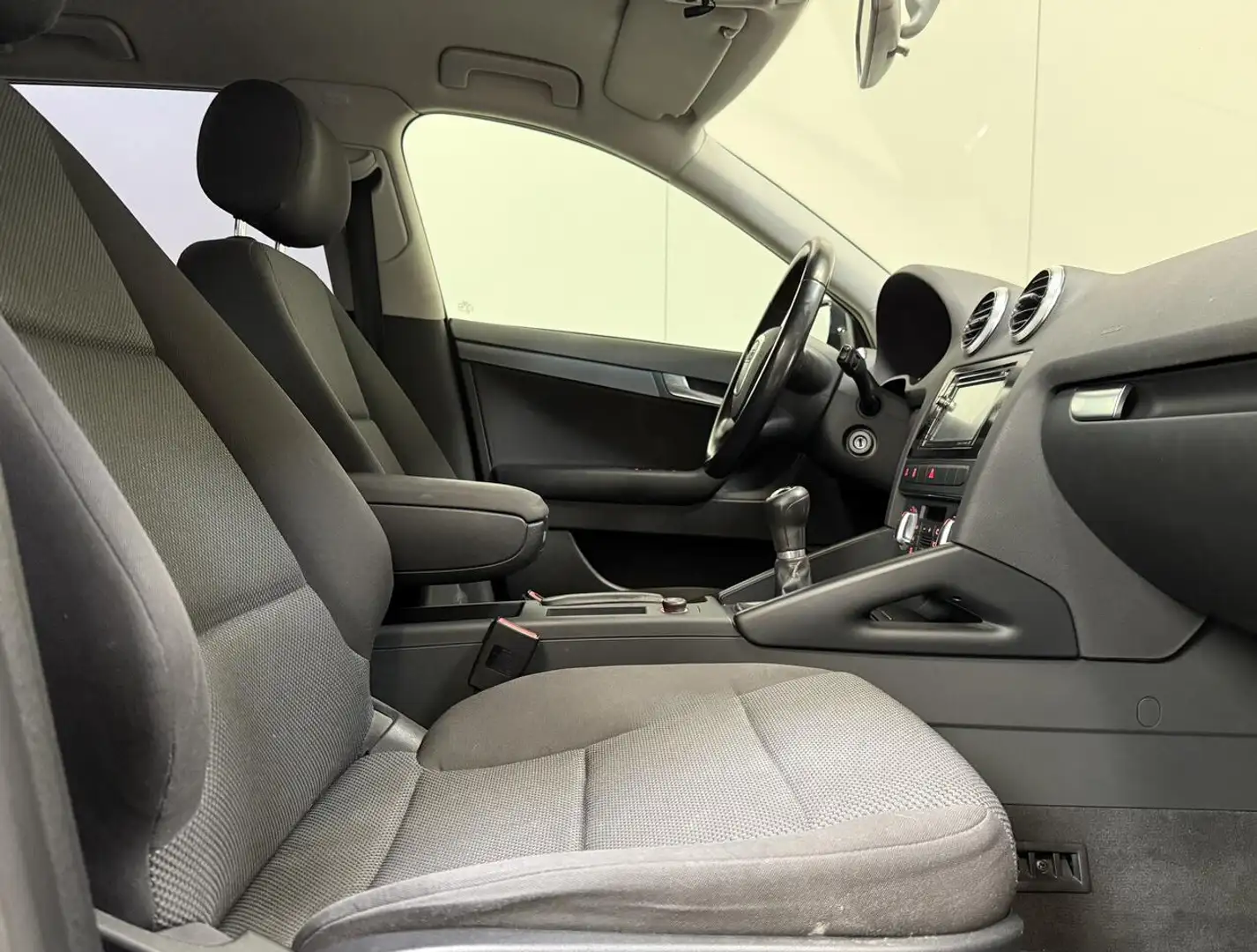 Audi A3 1.6 TDI Man. - Airco - Radio - Goede Staat! Zwart - 2