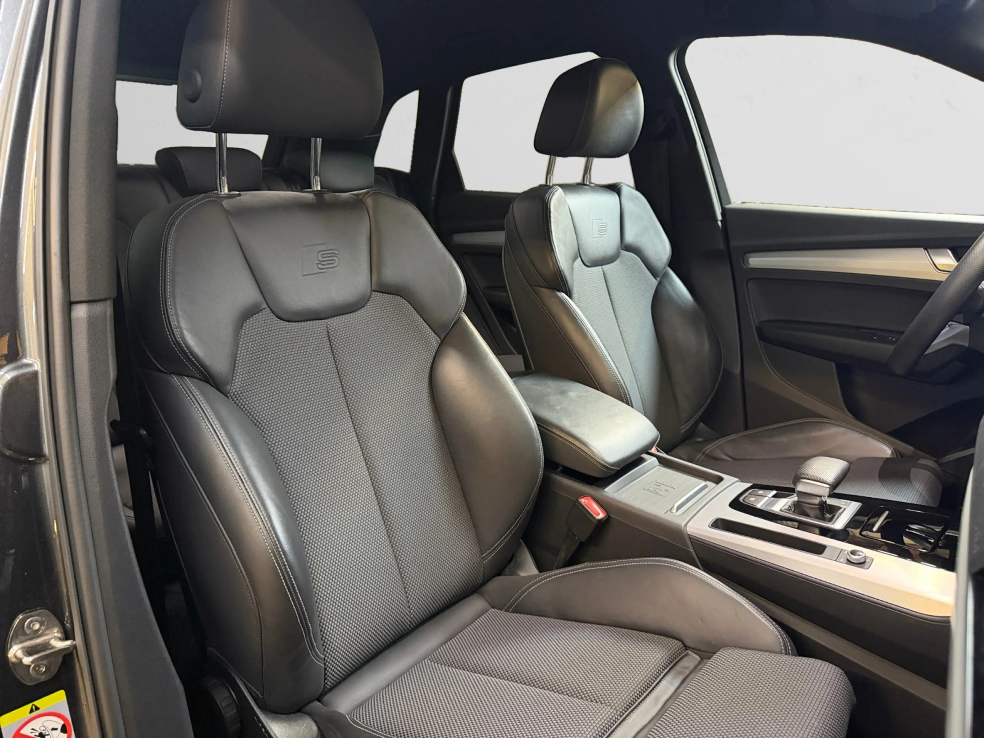 Audi Q5 50 TFSI e S edition Competition Elek Trekhaak, Xen — photo 3